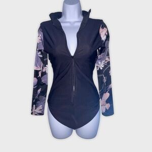 Aqua Tech Surf Suit Black & Floral Size Small